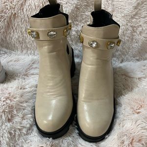 Brand new size 8 boots